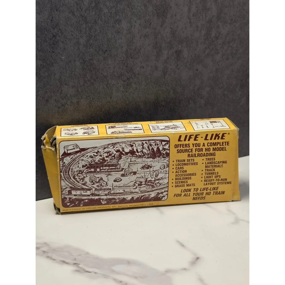 Life-Like HO Scale Santa Fe Caboose ATSF 999850 Red Model Train Car with Box